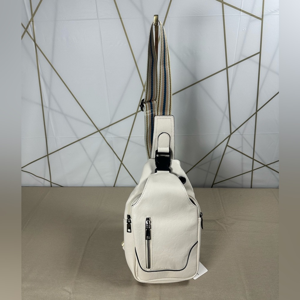 NWT MROEDE Crossbody Sling Pack White